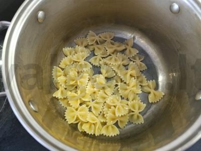 Farfalle su pomidorų-grietinės padažu Žingsnis 4