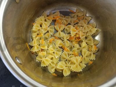 Farfalle su pomidorų-grietinės padažu Žingsnis 5