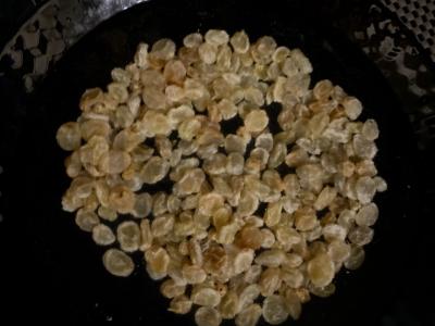 Bananų apkepas su razinomis Žingsnis 1