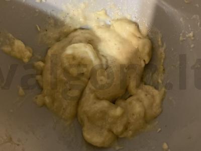 Bananų apkepas su razinomis Žingsnis 2