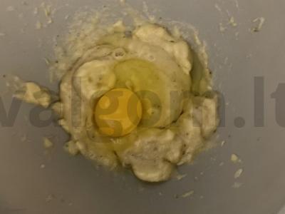 Bananų apkepas su razinomis Žingsnis 3