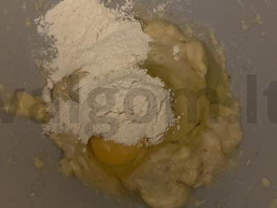 Bananų apkepas su razinomis Žingsnis 4