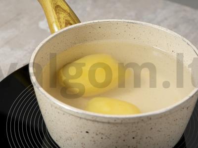 Salotas „Rusijos gražuolė“ su kumpiu Žingsnis 1