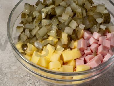 Salotas „Rusijos gražuolė“ su kumpiu Žingsnis 3