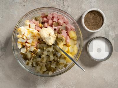 Salotas „Rusijos gražuolė“ su kumpiu Žingsnis 4