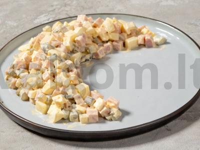 Salotas „Rusijos gražuolė“ su kumpiu Žingsnis 5