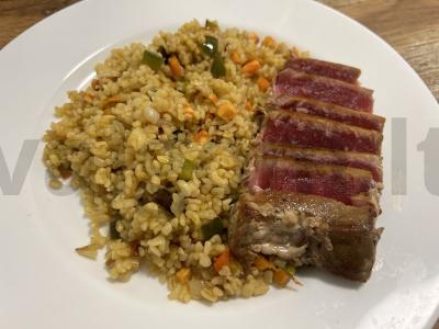 Keptas tuno steikas alyvuogių aliejuje pagrindine nuotrauka