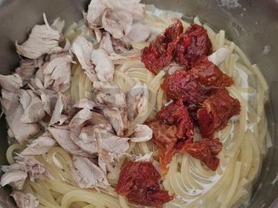 Makaronai su vištiena ir džiovintais pomidorais Žingsnis 5