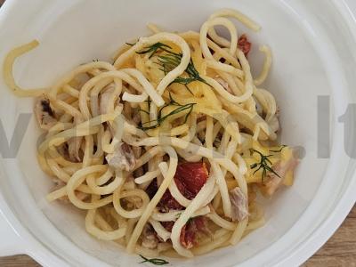 Makaronai su vištiena ir džiovintais pomidorais pagrindine nuotrauka