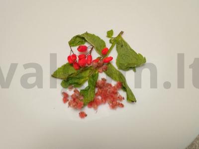 Vitamininis arbata su mėtomis, sumachu, barbaru, laimu ir medumi Žingsnis 2