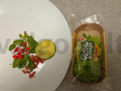 Vitamininis arbata su mėtomis, sumachu, barbaru, laimu ir medumi Žingsnis 3