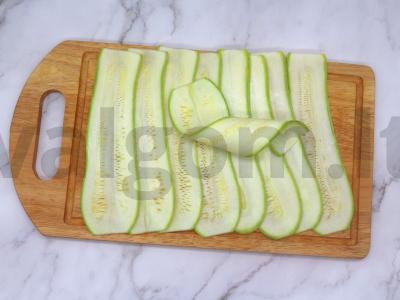 Traškūs cukinijų ritinėliai su daržovėmis Žingsnis 1