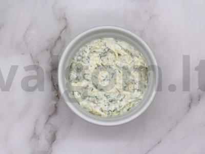 Traškūs cukinijų ritinėliai su daržovėmis Žingsnis 4