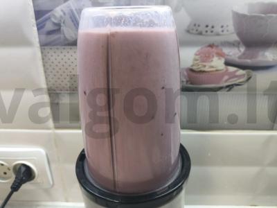 Uogų smūgis su pienu ir ledais Žingsnis 4