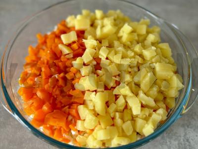 Salotas „Olivje“ su morkomis ir krapais Žingsnis 5