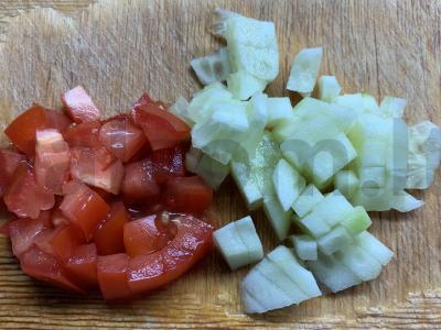 Ryžiai su silke, pomidoru ir agurku Žingsnis 2