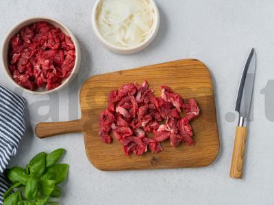 Troškinta jautiena su džiovintais pomidorais Žingsnis 1