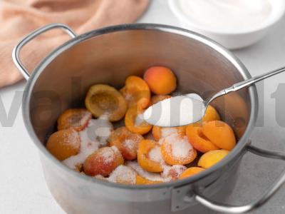 Abrikosų uogienė Žingsnis 1