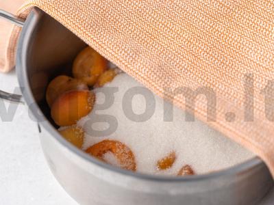 Abrikosų uogienė Žingsnis 2