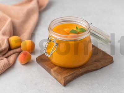 Abrikosų uogienė pagrindine nuotrauka