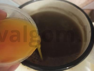 Arbatos gėrimas su greipfrutų sultimis ir maltu ciberžole Žingsnis 3