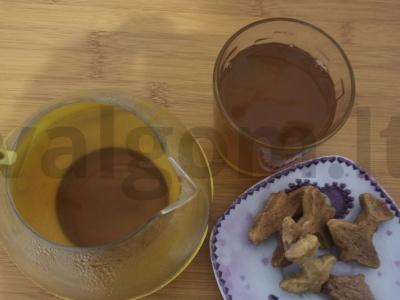 Arbatos gėrimas su greipfrutų sultimis ir maltu ciberžole pagrindine nuotrauka