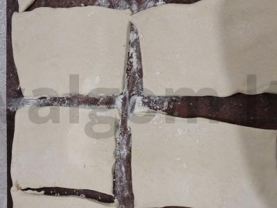 Skani sluoksniuota tešla su varške ir vanilinu Žingsnis 2