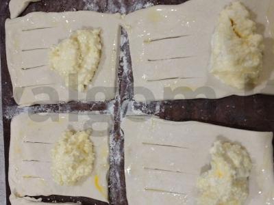 Skani sluoksniuota tešla su varške ir vanilinu Žingsnis 3