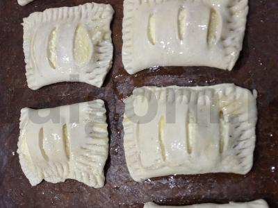 Skani sluoksniuota tešla su varške ir vanilinu Žingsnis 4