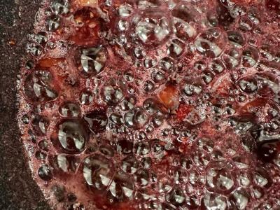 Uogų džemas pagrindine nuotrauka