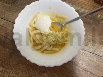 Sūrio paplotėlis iš sluoksniuoto tešlos su česnaku Žingsnis 2