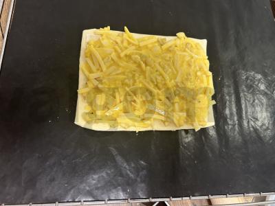 Sūrio paplotėlis iš sluoksniuoto tešlos su česnaku Žingsnis 3