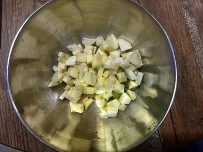 Vaisių salotos su varškės sūriu ir chia sėklomis Žingsnis 1