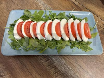 Salotas „Caprese su rukola“ Žingsnis 3