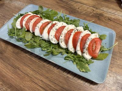 Salotas „Caprese su rukola“ Žingsnis 5