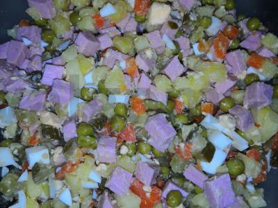 Olivje su pienine dešrelėmis pagrindine nuotrauka