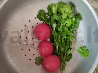 Užkandis iš karbonado su kiaušiniu, kalendra ir vyšniniais pomidorais Žingsnis 2