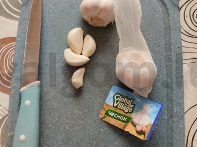 Užkandis iš karbonado su kiaušiniu, kalendra ir vyšniniais pomidorais Žingsnis 3