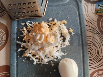 Užkandis iš karbonado su kiaušiniu, kalendra ir vyšniniais pomidorais Žingsnis 4