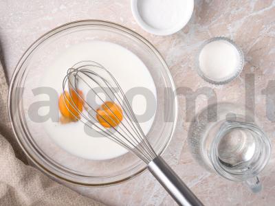 Migdolų ir grikių blynai su grietine ir medumi Žingsnis 1