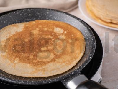 Migdolų ir grikių blynai su grietine ir medumi Žingsnis 4