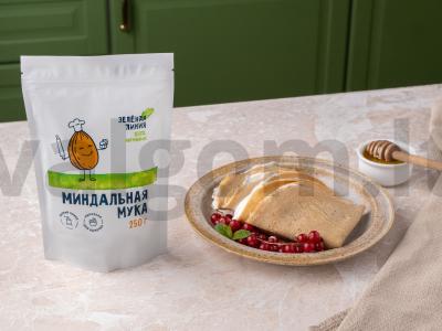 Migdolų ir grikių blynai su grietine ir medumi pagrindine nuotrauka