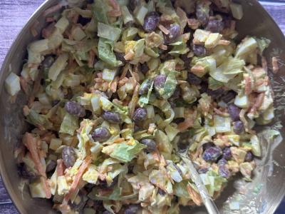 Salotas „Fantazija“ su rūkytomis vištienos krūtinėlėmis Žingsnis 7