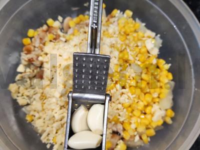 Ananasų ir sūrio salotas Žingsnis 5