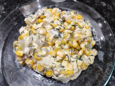 Ananasų ir sūrio salotas pagrindine nuotrauka