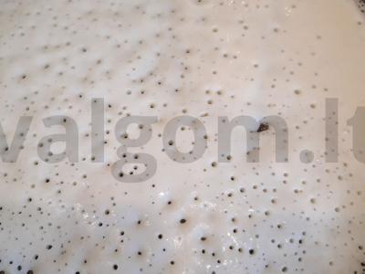 Kepiniai blynai, įdaryti kiaušiniu su žaliu svogūnu Žingsnis 4