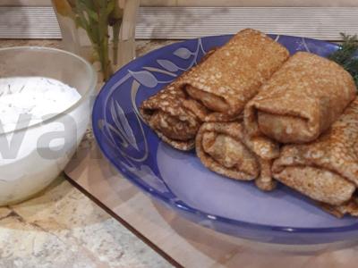 Kepiniai blynai, įdaryti kiaušiniu su žaliu svogūnu pagrindine nuotrauka