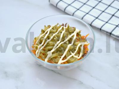 Sluoksniuotas salotas su vištienos kepenimis ir sūriu Žingsnis 4