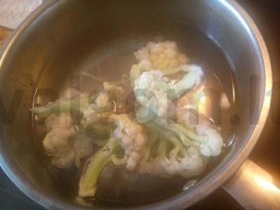 Kepta žiedinė kopūstai grietinės ir česnako padaže Žingsnis 2