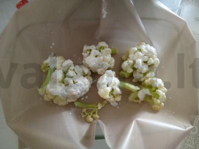 Kepta žiedinė kopūstai grietinės ir česnako padaže Žingsnis 4